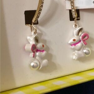 Betsey Johnson white & pink bunny rhinestone rabbit dangling earrings new‎